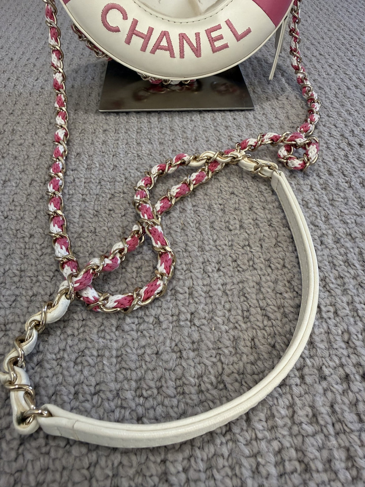 Chanel La Pausa Lifesaver — Pink & White