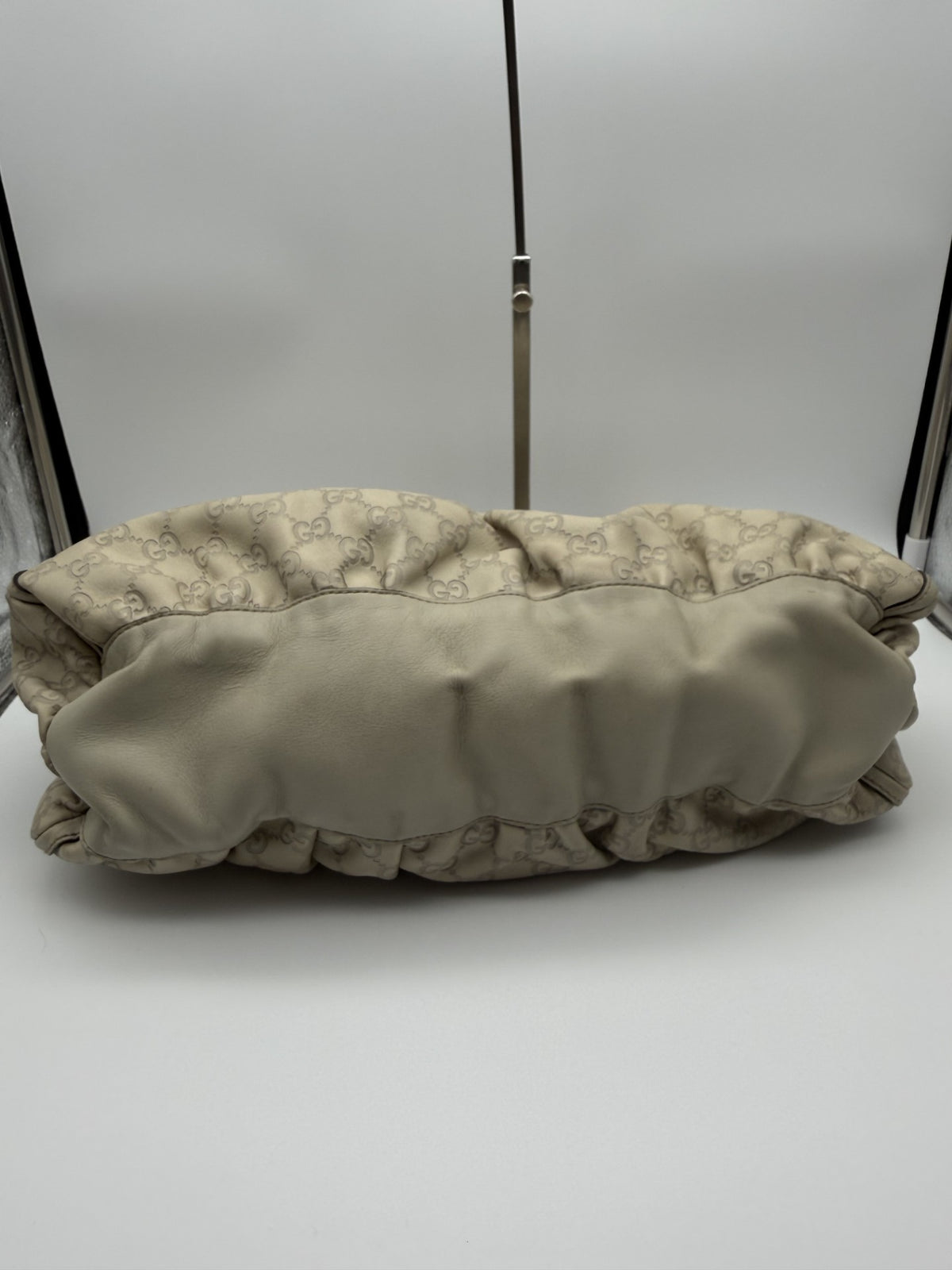 Gucci Abbey Hobo — Cream Guccissima