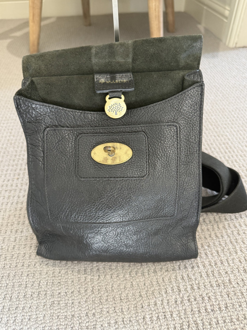 Mulberry Antony Black Leather Crossbody Messenger Bag – Brass Postman's Lock